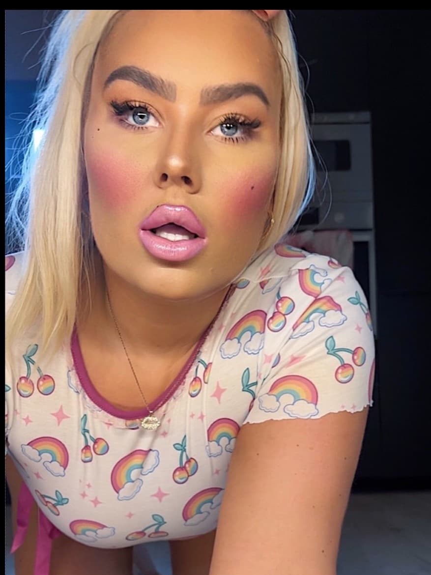 Blondiemakeupdoll